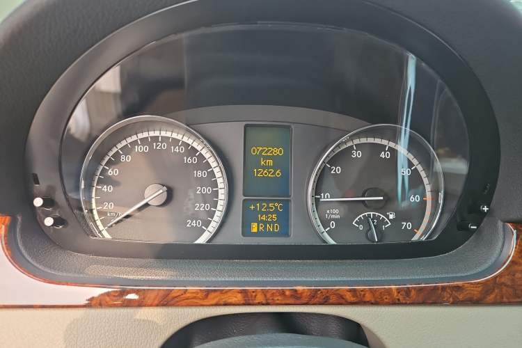 Used Mercedes-Benz Viano 2013 3.5L Haoci version Instrument Cluster