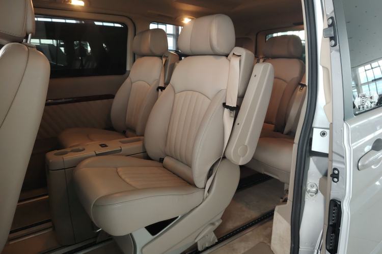 Used Mercedes-Benz Viano 2013 3.0L Hospitality Edition Interior 1