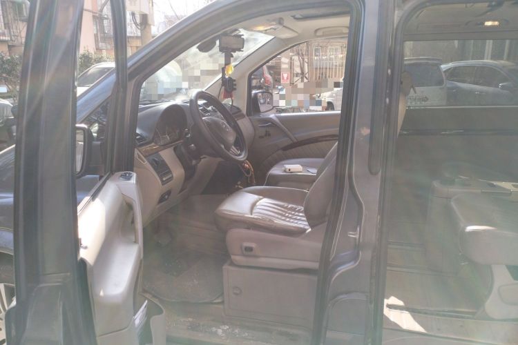 Used Mercedes-Benz Viano 2013 3.5L Haoci version Interior 3