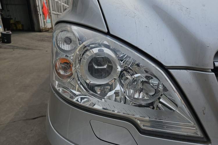 Used Mercedes-Benz Viano 2013 3.5L Haoci version Right Front Headlight