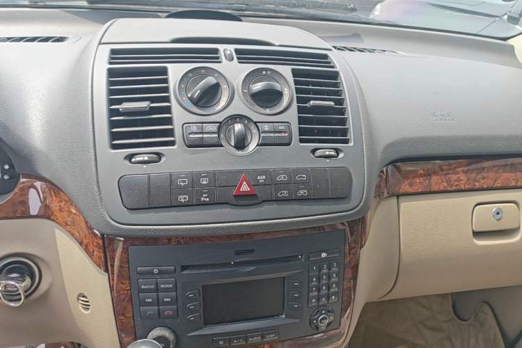 Used Mercedes-Benz Viano 2013 3.0L Hospitality Edition Audio And AC Panel