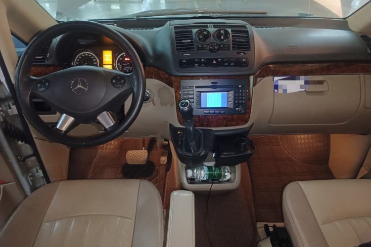 Used Mercedes-Benz Viano 2013 3.0L Hospitality Edition Center Console