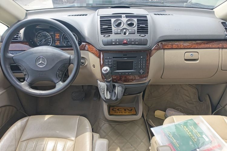 Used Mercedes-Benz Viano 2013 3.0L Hospitality Edition Center Console