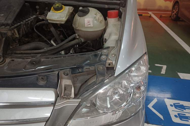 Used Mercedes-Benz Viano 2013 3.0L Hospitality Edition Engine Bay Left