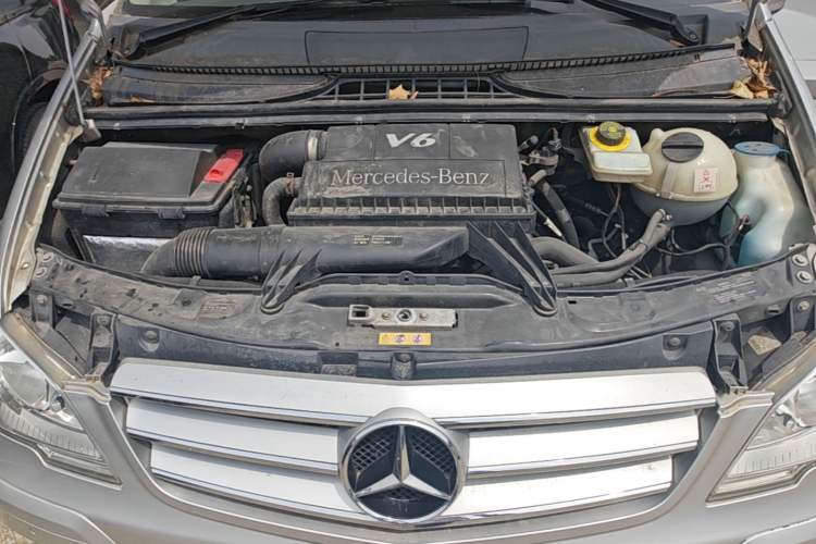 Used Mercedes-Benz Viano 2013 3.0L Hospitality Edition Engine Bay