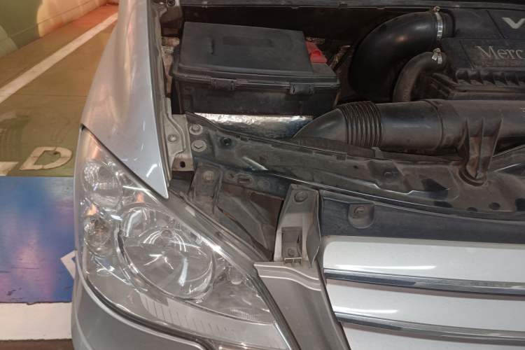 Used Mercedes-Benz Viano 2013 3.0L Hospitality Edition Engine Bay Right