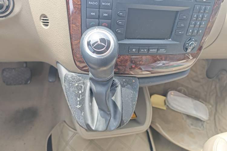 Used Mercedes-Benz Viano 2013 3.0L Hospitality Edition Gear Lever