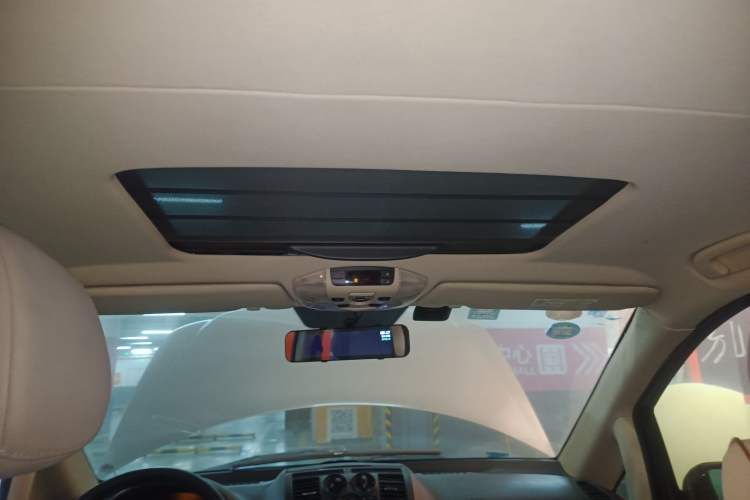 Used Mercedes-Benz Viano 2013 3.0L Hospitality Edition Headliner
