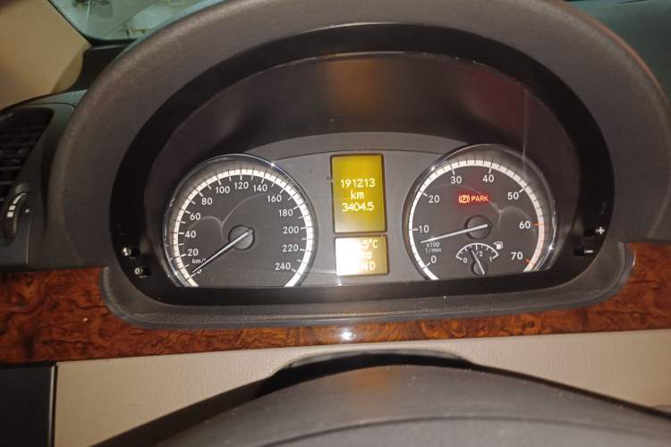 Used Mercedes-Benz Viano 2013 3.0L Hospitality Edition Instrument Cluster