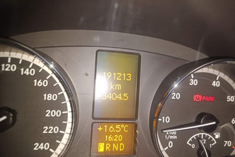 Used Mercedes-Benz Viano 2013 3.0L Hospitality Edition Odometer Close Up
