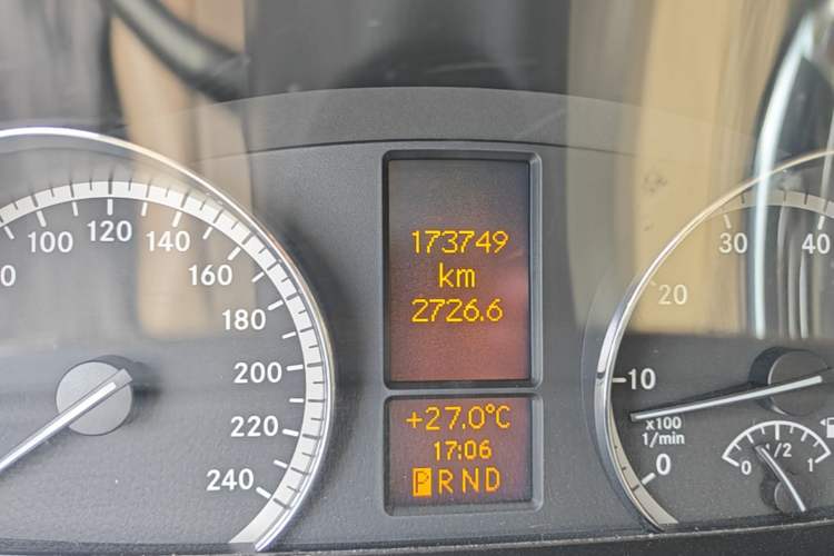 Used Mercedes-Benz Viano 2013 3.0L Hospitality Edition Odometer Close Up