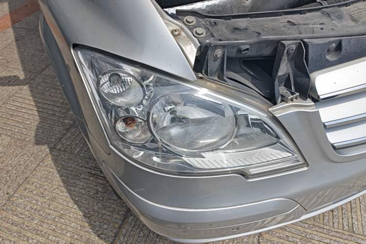 Used Mercedes-Benz Viano 2013 3.0L Hospitality Edition Right Front Headlight