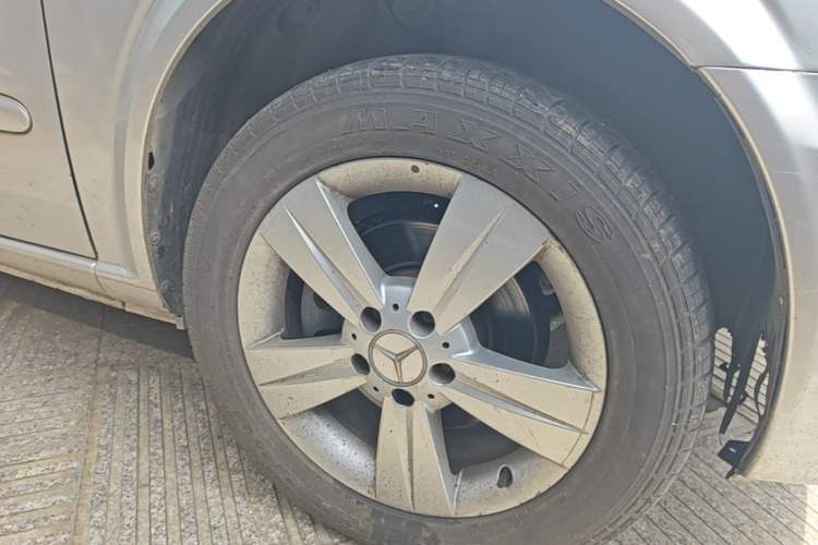 Used Mercedes-Benz Viano 2013 3.0L Hospitality Edition Right Front Wheel Hub