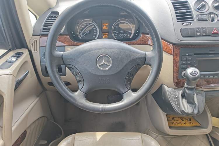 Used Mercedes-Benz Viano 2013 3.0L Hospitality Edition Steering Wheel