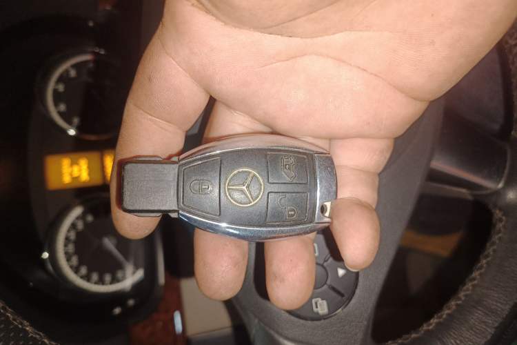 Used Mercedes-Benz Viano 2013 3.0L Hospitality Edition Vehicle Key
