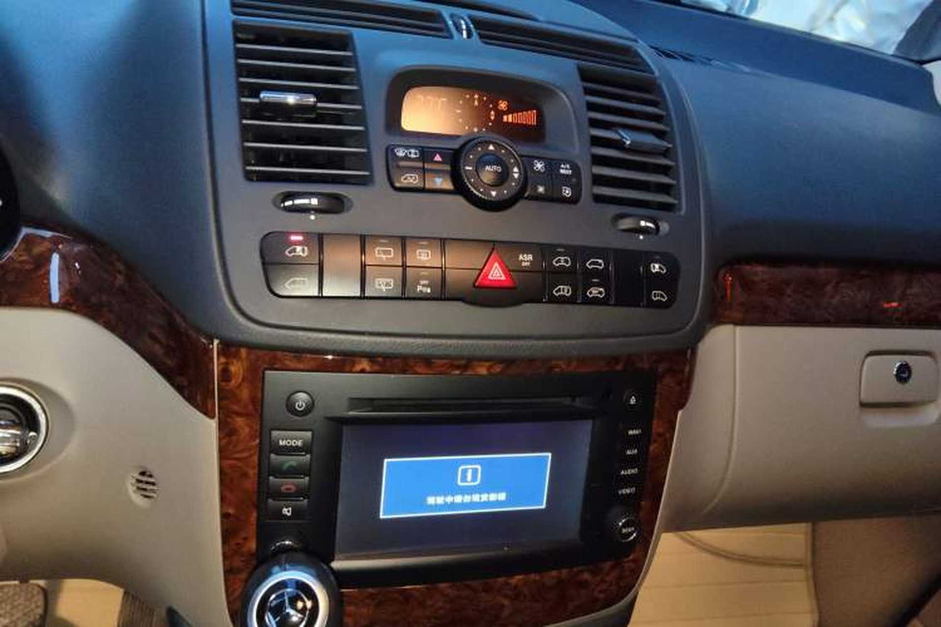 Used Mercedes-Benz Viano 2013 3.0L Navigator Edition Audio And AC Panel