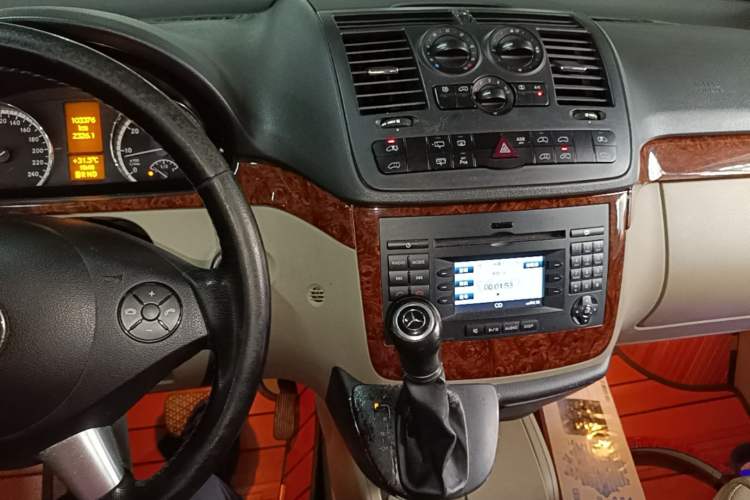 Used Mercedes-Benz Viano 2013 3.0L Hospitality Edition Audio And AC Panel