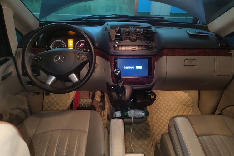 Used Mercedes-Benz Viano 2013 3.0L Hospitality Edition Center Console