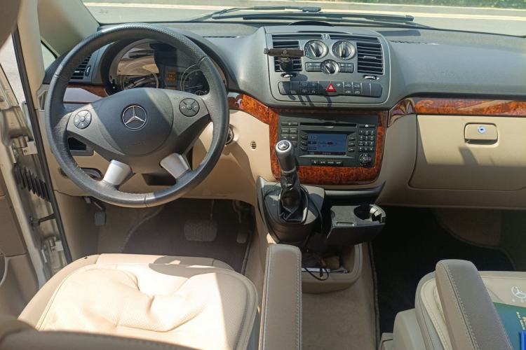 Used Mercedes-Benz Viano 2013 3.0L Comfort Edition Center Console