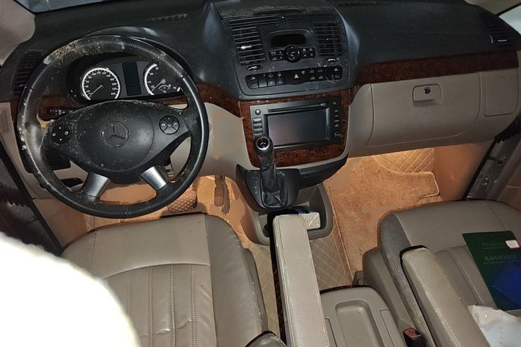 Used Mercedes-Benz Viano 2013 3.0L Navigator Edition Center Console