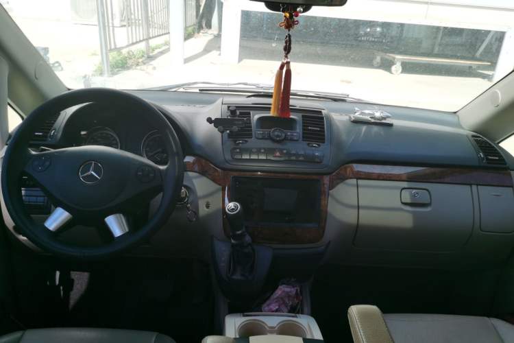 Used Mercedes-Benz Viano 2013 3.0L Navigator Edition Center Console