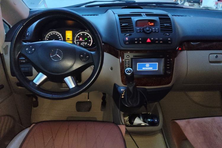 Used Mercedes-Benz Viano 2013 3.0L Navigator Edition Center Console