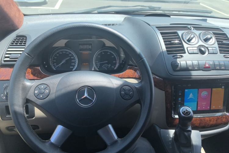 Used Mercedes-Benz Viano 2013 3.0L Comfort Edition Center Console