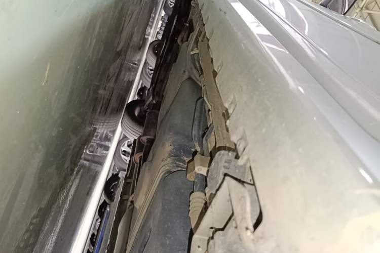 Used Mercedes-Benz Viano 2013 3.0L Hospitality Edition Chassis Rear Left