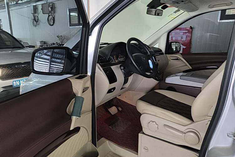 Used Mercedes-Benz Viano 2013 3.0L Comfort Edition Driver Seat