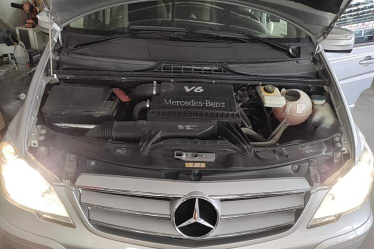 Used Mercedes-Benz Viano 2013 3.0L Comfort Edition Engine Bay