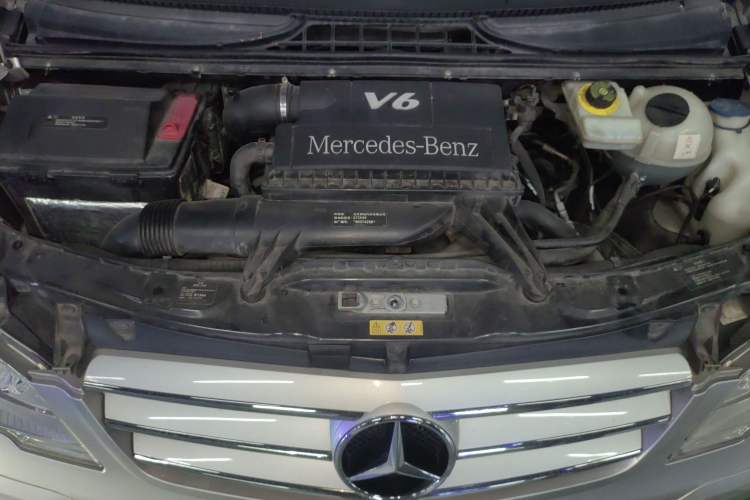 Used Mercedes-Benz Viano 2013 3.0L Hospitality Edition Engine Bay