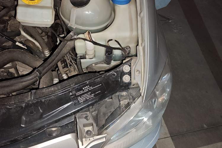 Used Mercedes-Benz Viano 2013 3.0L Navigator Edition Engine Bay Left
