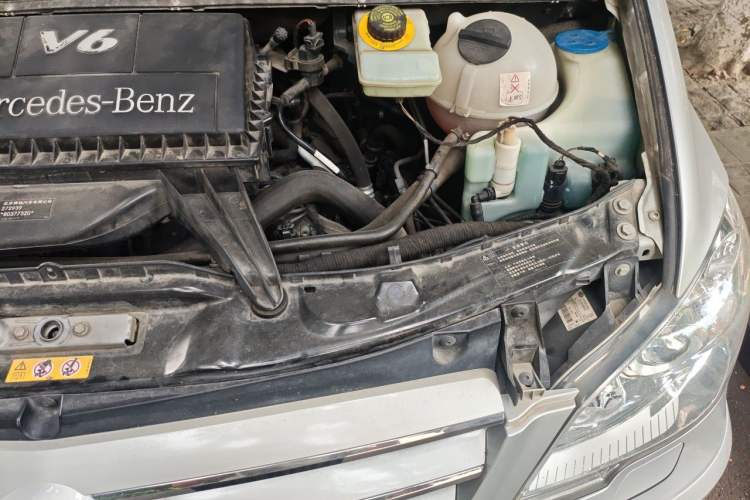 Used Mercedes-Benz Viano 2013 3.0L Navigator Edition Engine Bay Left