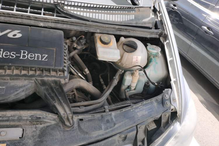 Used Mercedes-Benz Viano 2013 3.0L Navigator Edition Engine Bay Left