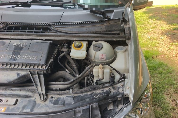 Used Mercedes-Benz Viano 2013 3.0L Navigator Edition Engine Bay Left