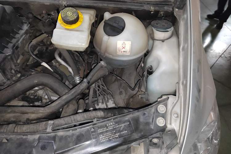 Used Mercedes-Benz Viano 2013 3.0L Navigator Edition Engine Bay Left