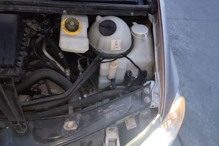 Used Mercedes-Benz Viano 2013 3.0L Navigator Edition Engine Bay Left