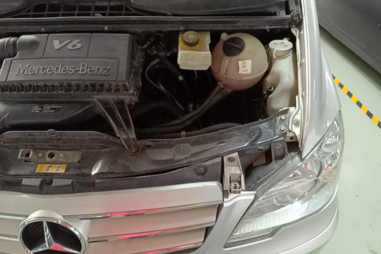 Used Mercedes-Benz Viano 2013 3.0L Hospitality Edition Engine Bay Left
