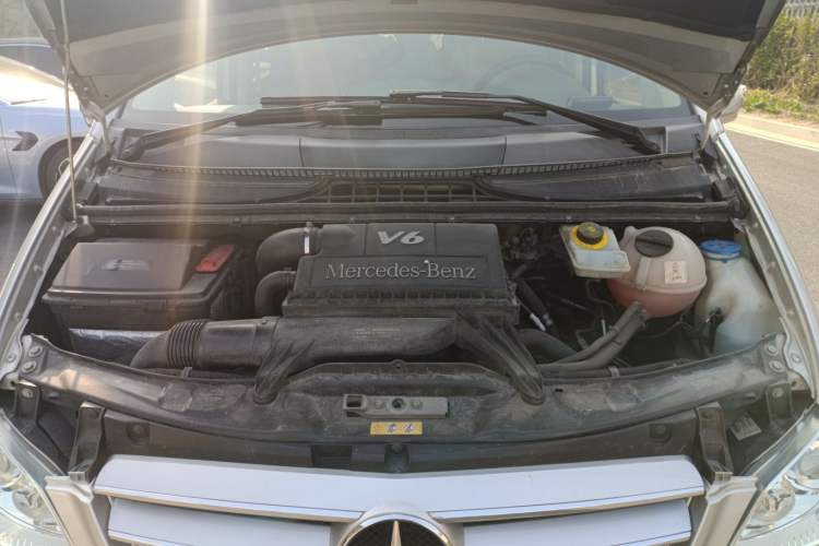 Used Mercedes-Benz Viano 2013 3.0L Comfort Edition Engine Bay