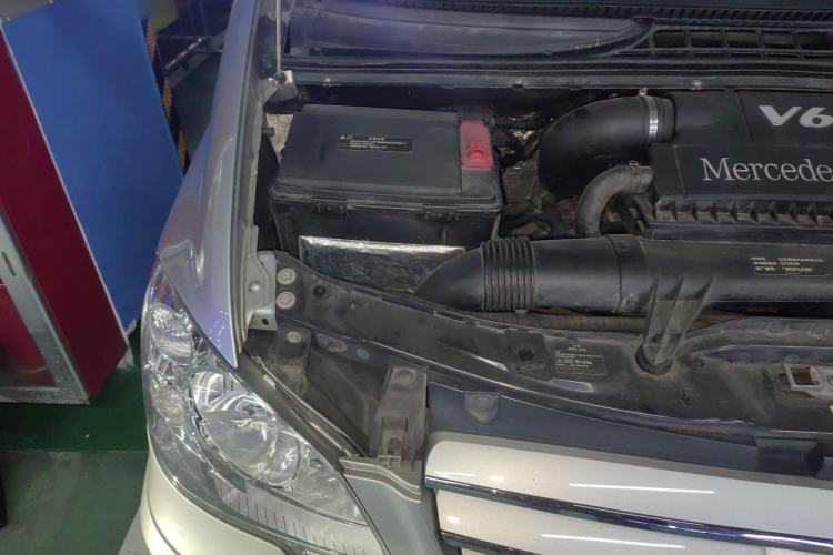 Used Mercedes-Benz Viano 2013 3.0L Hospitality Edition Engine Bay Right
