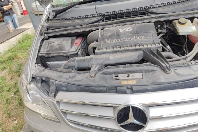 Used Mercedes-Benz Viano 2013 3.0L Comfort Edition Engine Bay Right