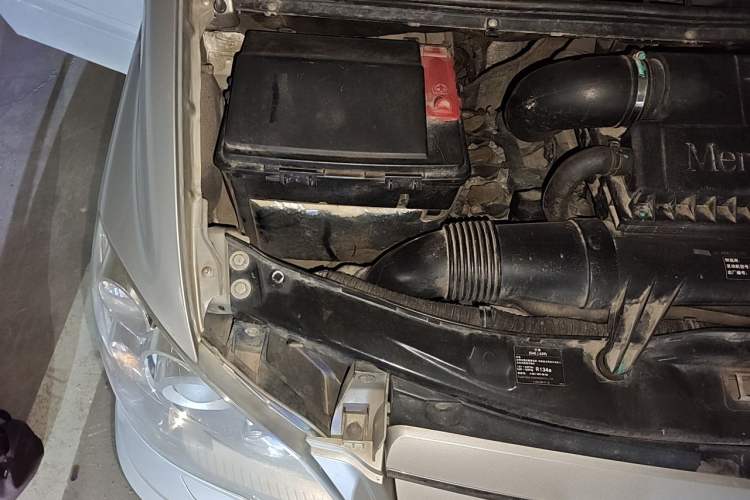 Used Mercedes-Benz Viano 2013 3.0L Navigator Edition Engine Bay Right