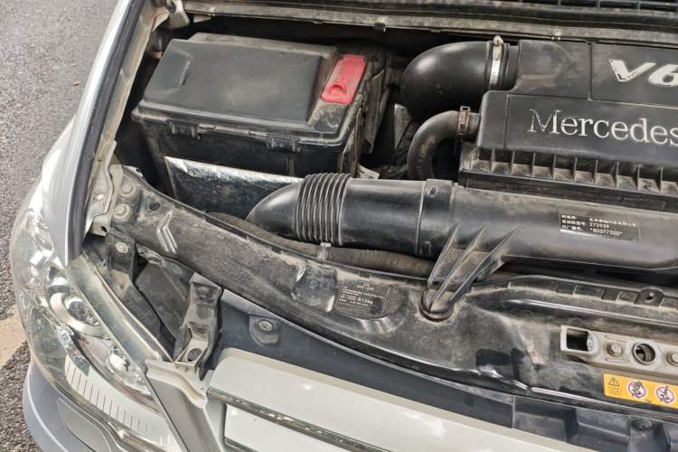 Used Mercedes-Benz Viano 2013 3.0L Navigator Edition Engine Bay Right