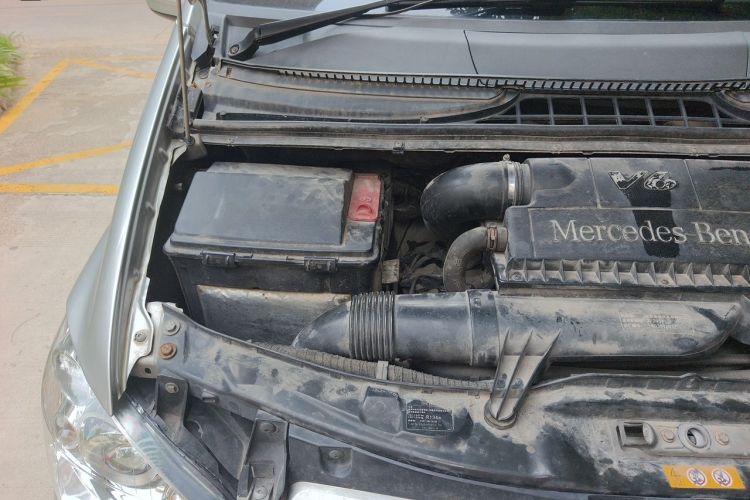 Used Mercedes-Benz Viano 2013 3.0L Navigator Edition Engine Bay Right