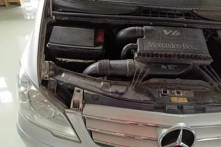 Used Mercedes-Benz Viano 2013 3.0L Hospitality Edition Engine Bay Right