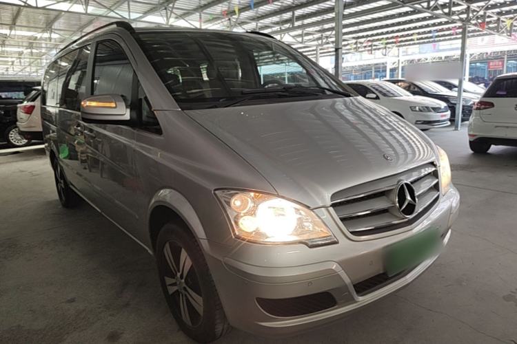 Used Mercedes-Benz Viano 2013 3.0L Comfort Edition Front Right 45 Deg