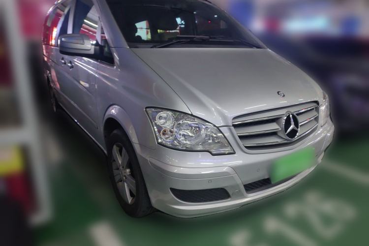 Used Mercedes-Benz Viano 2013 3.0L Hospitality Edition Front Right 45 Deg