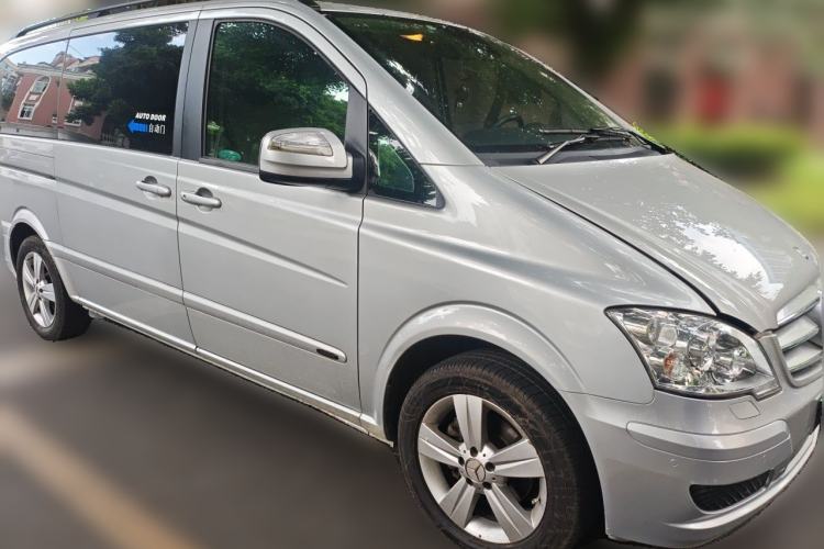 Used Mercedes-Benz Viano 2013 3.0L Navigator Edition Front Right 45 Deg