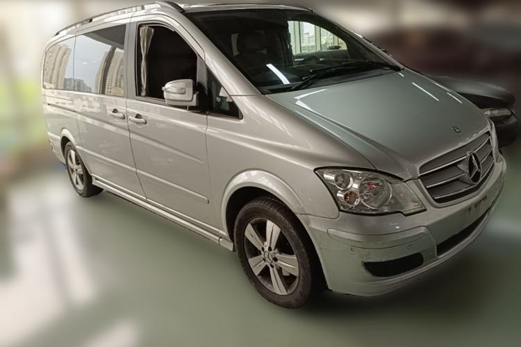 Used Mercedes-Benz Viano 2013 3.0L Hospitality Edition Front Right 45 Deg