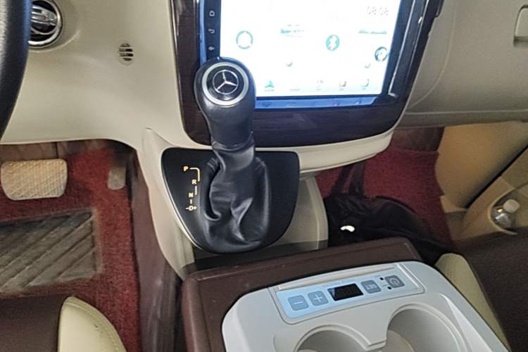 Used Mercedes-Benz Viano 2013 3.0L Comfort Edition Gear Lever